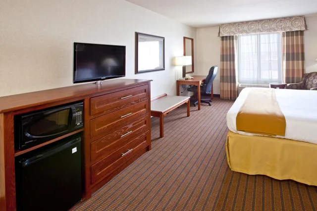 غرفة بسرير كينج بجاكوزي، Holiday Inn Express Grand Rapids Sw 3/3