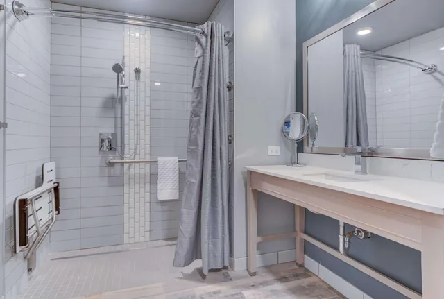 جناح بسرير كوين لذوي الإعاقة، Hotel Peppertree Bend, BW Premier Collection 2/2