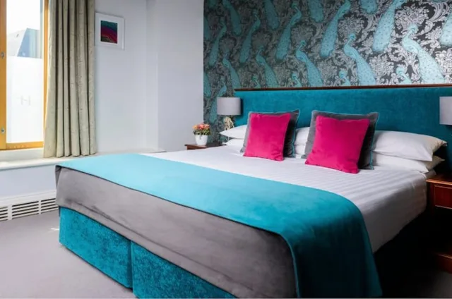 غرفة كلاسيكية ثلاثية بسرير مزدوج وسرير فردي، Kilkenny Hibernian Hotel 2/2