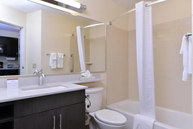 غرفة قياسية بسرير فردي، Candlewood Suites Casper 3/3