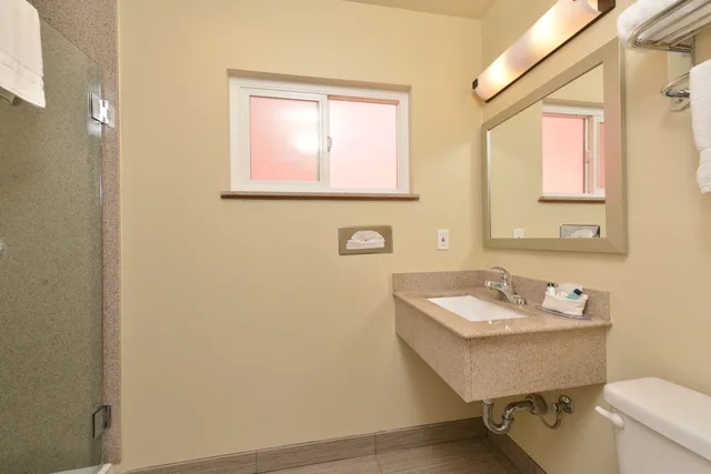 غرفة بسرير كينج، Avenue Inn Downtown San Luis Obispo 4/5