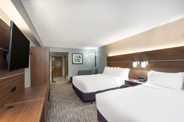 غرفة قياسية بسريرين كوين لذوي الإعاقة، Holiday Inn Express Hotel Suites Louisville East 4/8