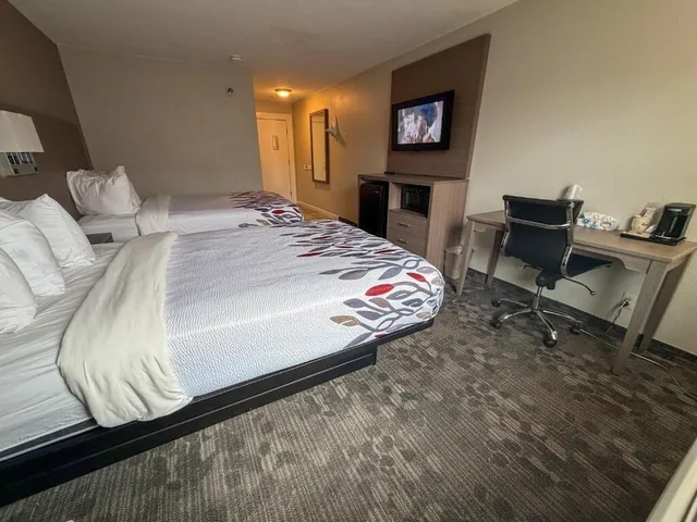 غرفة سوبيريور بسريرين مزدوجين بإطلالة على المسبح، New Bedford Inn Suites 1/2