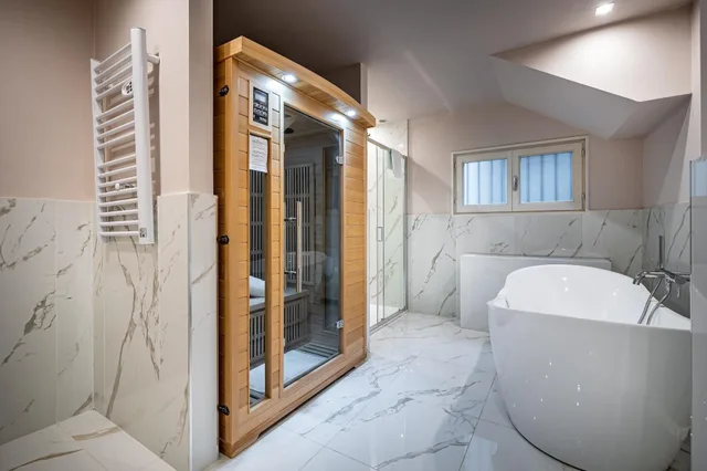 جناح ملكي، Hotel la Scaletta 3/6