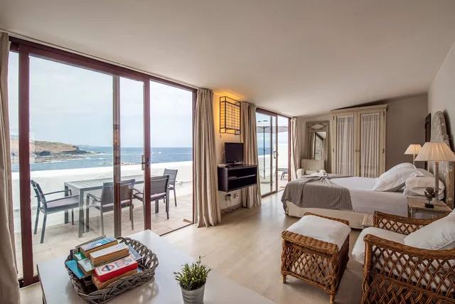 جناح ديلوكس بسريرين منفصلين بشرفة مع أريكة، ISLA BAJA SUITES 1/10