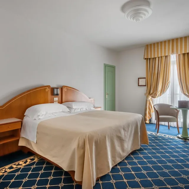غرفة كلاسيكية ثلاثية بشرفة، Hotel Terme Venezia 3/6