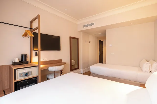 Room, Triple, Petit Palace Cliper Gran Via 8/10