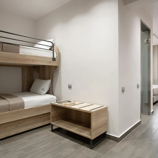 Family Suite, Piraeus City Hotel 2/6