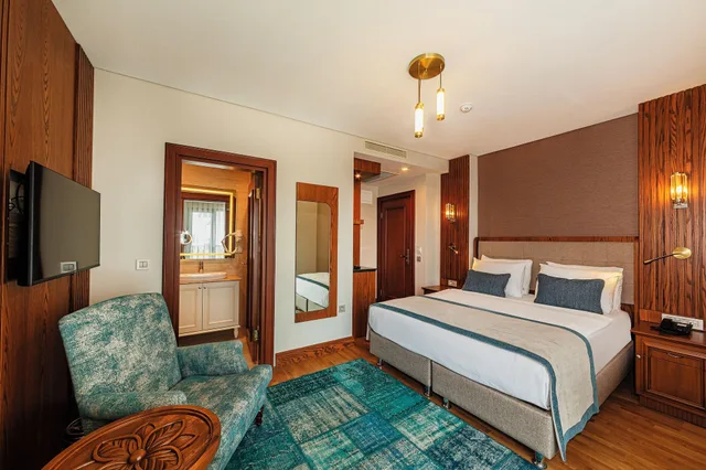 غرفة سوبيريور بإطلالة على البحر، Triton Hotel 1/4