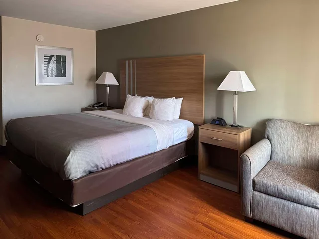 غرفة بسرير كينج، Quality Inn Lagrange East I-85 2/3