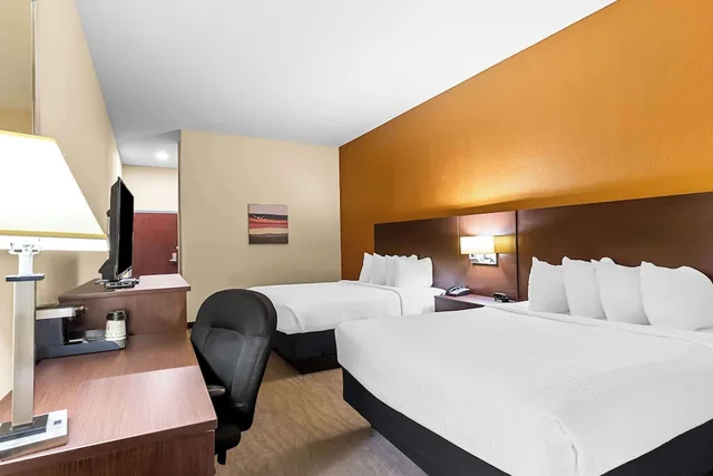 غرفة قياسية بسريرين كوين لذوي الإعاقة، Best Western St. Louis Airport North Hotel & Suite 4/7