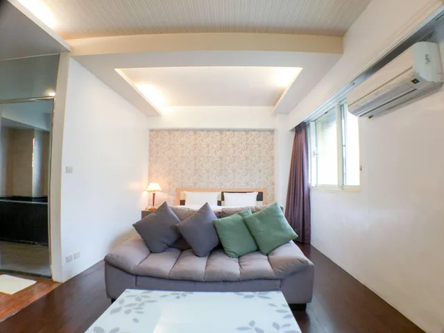 Room, Double Bed, Large, Champagne Hotel 1/1