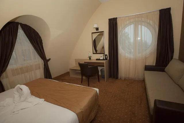 جناح بإطلالة على الجبل بشرفة، Family Hotel Saint George 1/6