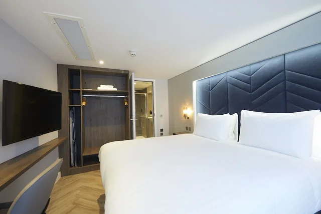 2 Bedrooms, Loft, Suite, 2 King Beds، Roomzzz York City 1/5