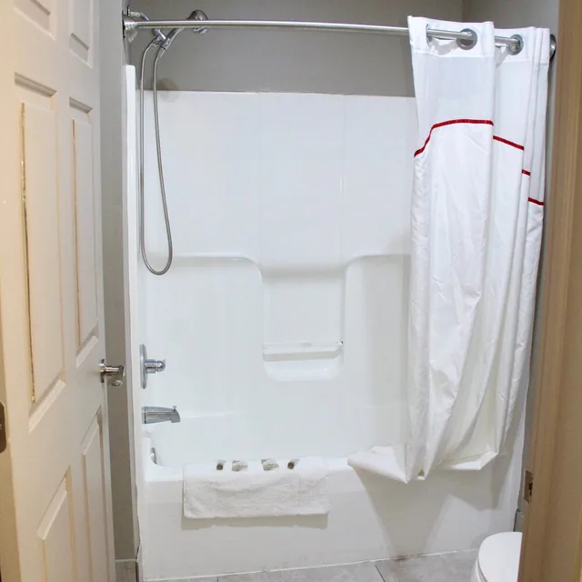 جناح بسرير كينج بحوض جاكوزي، Red Roof Inn & Suites Lake Orion/Auburn Hills 10/10