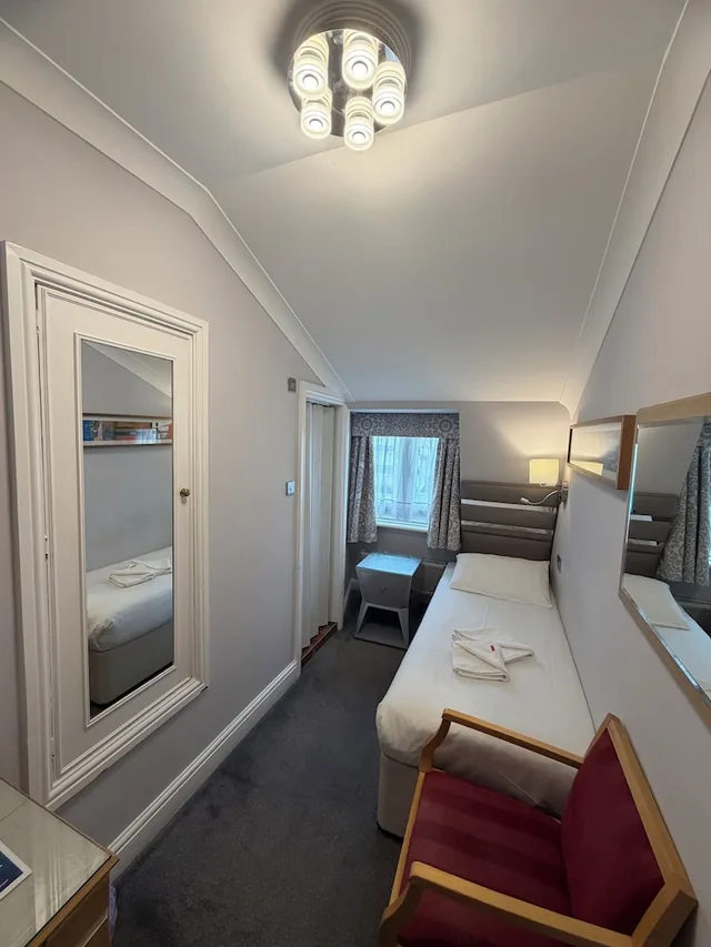 غرفة مفردة، Kingsway Park Hotel At Park Avenue 5/8
