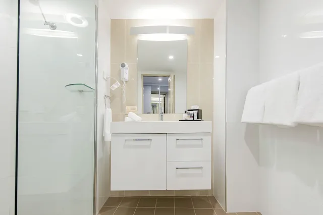 غرفة قياسية بسرير كوين وسريرين منفصلين، MERCURE CHARLESTOWN 5/5
