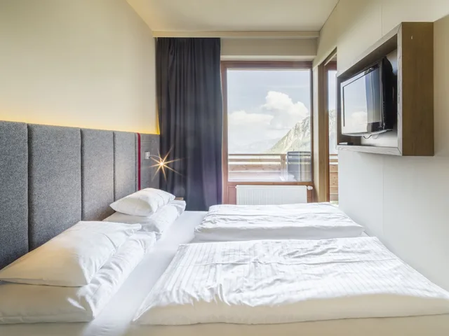 غرفة كومفورت عائلية بسرير كينج وأسرّة بطابقين بشرفة، Falkensteiner Hotel Sonnenalpe 5/10