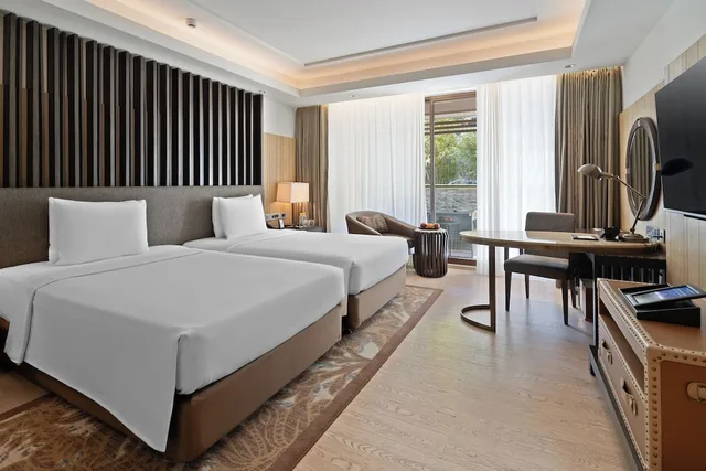 غرفة بسريرين منفصلين بشرفة، Jw Marriott Mussoorie Walnut Grove Resort Spa 3/5