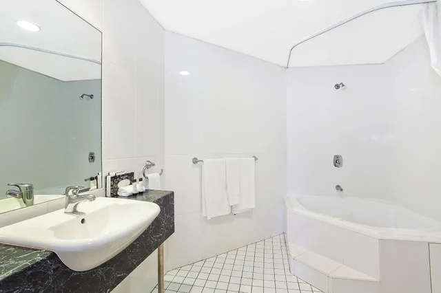 1 Bedroom, Spa, Apartment, King Bed، Boulevard On Beaumont 3/5