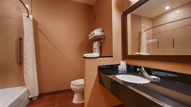 جناح بسريرين كوين، Best Western Plus Bathurst Hotel Suites 3/5