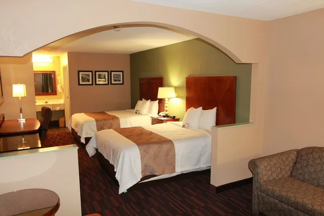 جناح بسريرين كوين، Quality Inn & Suites near Robins Air Force Base 3/10