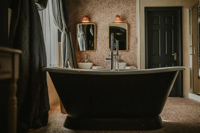 جناح جونيور بسرير كينج بحوض استحمام، The Croft Hotel 1/6