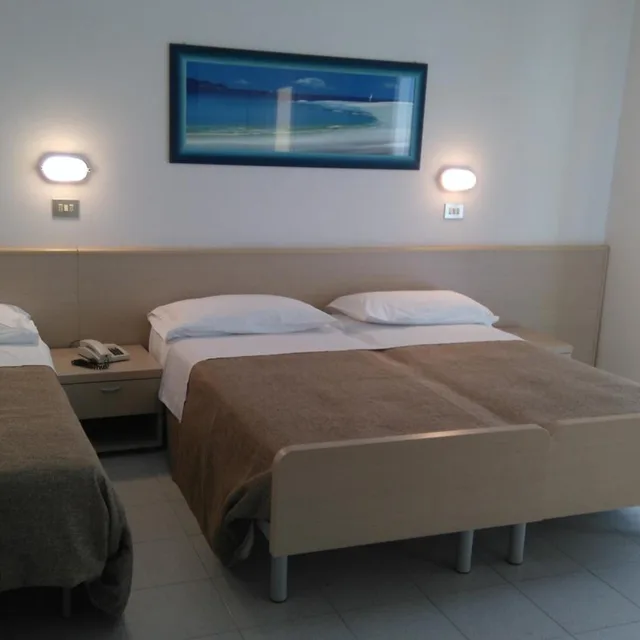 غرفة ثلاثية بشرفة، Hotel Monti 2/8