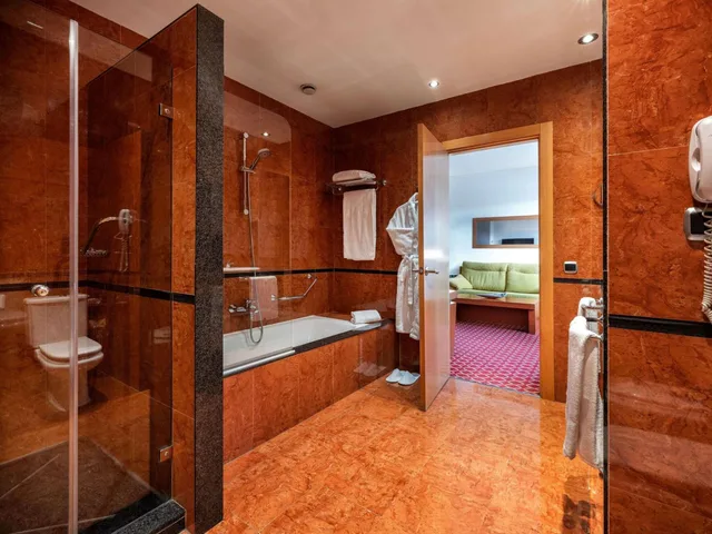 Family, Bunk Bed, Queen Bed, Hotel Zentral Leon 5/5