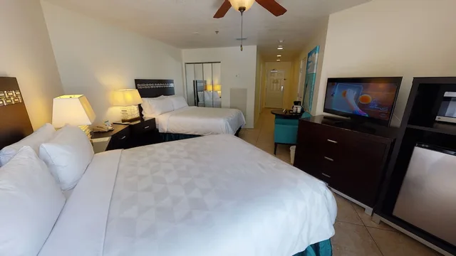 غرفة قياسية بسريرين كوين بإطلالة على البحر، Holiday Inn Resort Grand Cayman, an IHG Hotel 6/10