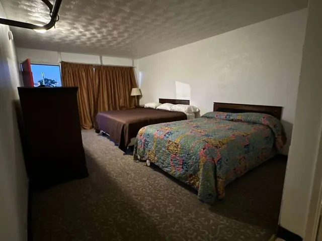 غرفة بسريرين مزدوجين للمدخنين، Gray Plaza Motel Benton Rend Lake I-57 8/10