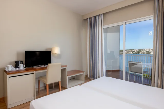 Room, Double Bed, Side Sea View، Indigo Menorca 4/6