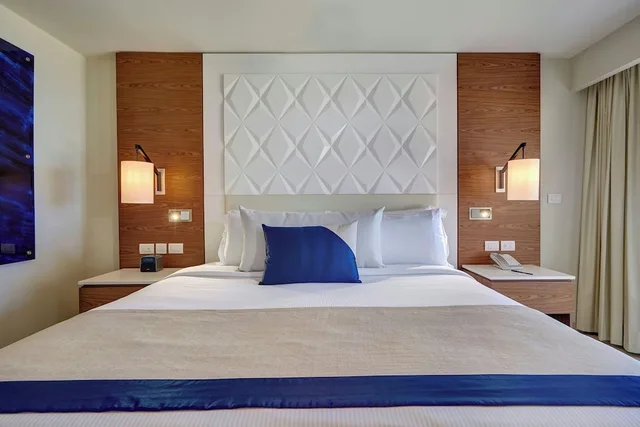 2 Bedrooms, Diamond Club, Chairman, Luxury, Suite, 1 King and 2 Queen Beds, Ocean Front, 2 Sofa، Royalton Grenada, an Autograph Collection All-Inclusive Resort 4/7