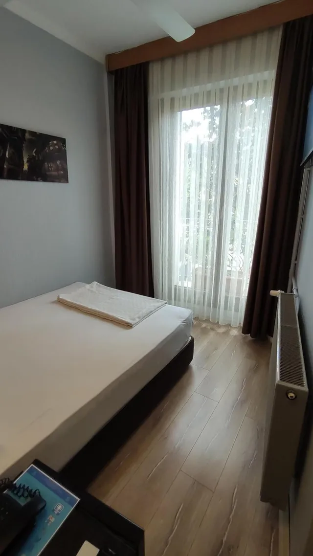 غرفة بسرير مزدوج بإطلالة على الحديقة، Hotel Torun Istanbul Old City 3/10