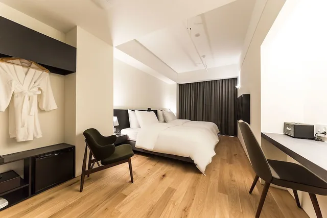 Business, Twin Beds, Hotel 498 1/2