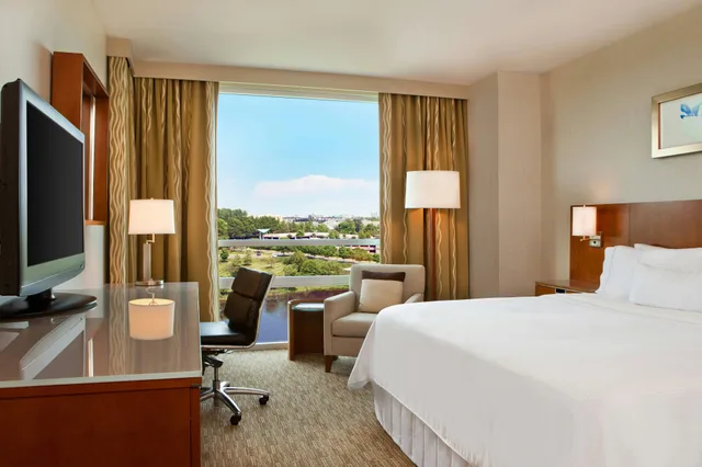 غرفة بسرير كينج، The Westin Washington Dulles Airport 1/2