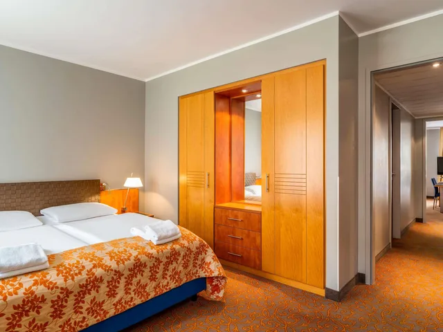 جناح عائلي بغرفتي نوم مع أريكة، Mercure Hotel & Residenz Checkpoint Charli 1/5
