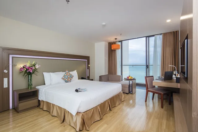 غرفة تنفيذية بسريرين منفصلين بإطلالة على البحر بشرفة، King Town Grand Hotel & Wedding Center 2/4