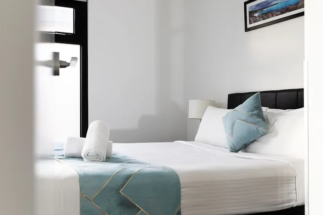 شقة بسرير كوين بشرفة بغرفة نوم واحدة، RNR Serviced Apartments North Melbourne 1/5