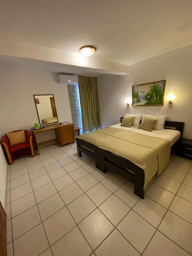 غرفة قياسية بسرير كوين بإطلالة على البحر، Hotel Kuc 5/10