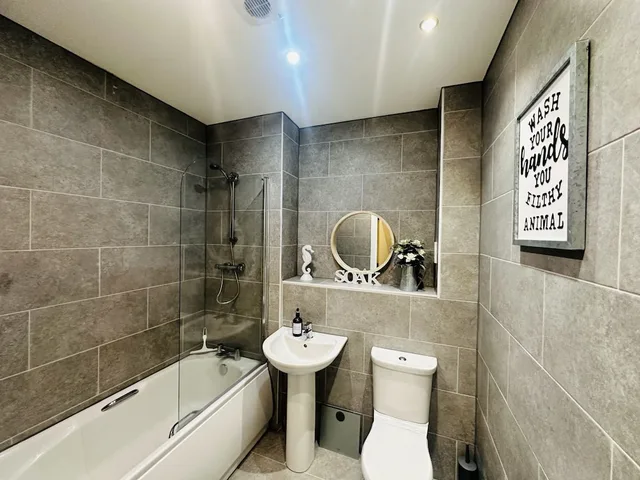 شقة حصرية بسرير مزدوج بحمام خاص مع أريكة في الطابق العلوي، Grand Central Apartments 10/10