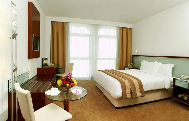 جناح داخلي بإطلالة، Villa Rotana 1/1