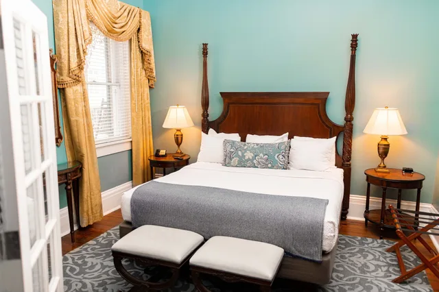 جناح بسرير كينج مع أريكة، The Marshall House 1/8