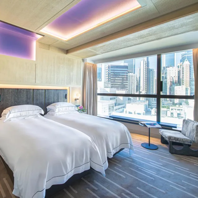 غرفة عائلية، The Emperor Hotel 1/3