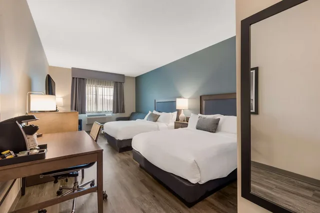 غرفة بسريرين كوين مع أريكة، SureStay Plus Hotel by Best Western Highland Poughkeepsie 3/4