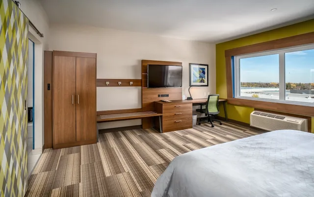 غرفة قياسية بسرير كينج لذوي الإعاقة، Holiday Inn Express And Suites Brandon 7/10