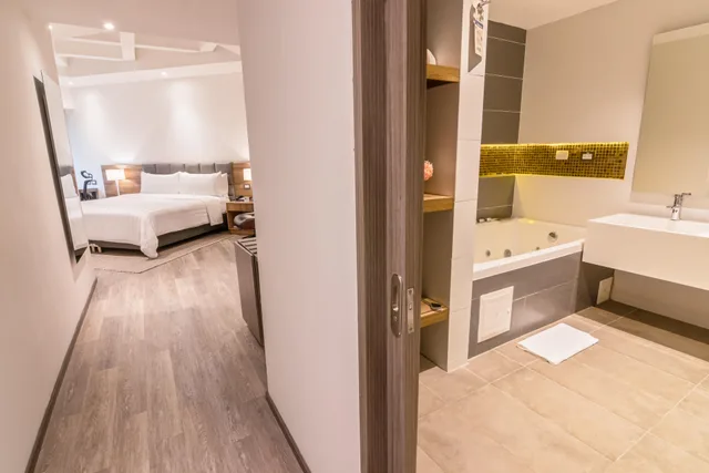 Junior, GHL Hotel Porton Medellin 4/4