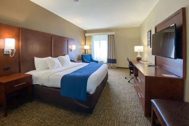 غرفة بسرير كوين لذوي الإعاقة، Comfort Inn East Windsor - Springfield 1/2