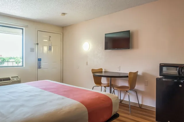 غرفة قياسية بسرير كوين، Motel6 Mesquite, TX - Rodeo - Convention Ctr 3/9