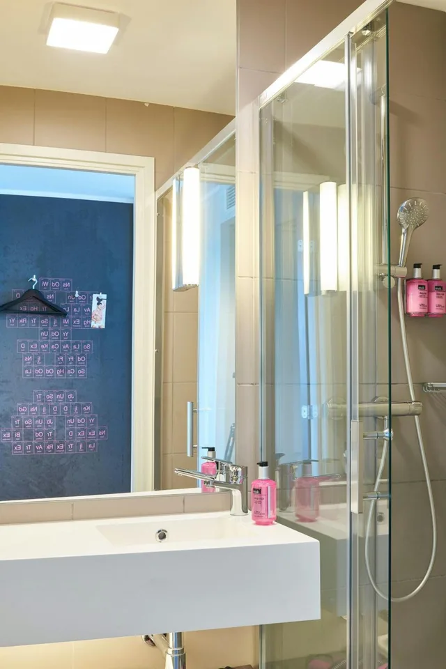Moxy Sleeper, Guest Room, King Bed, Queen Bed، Moxy Ludwigshafen 7/8